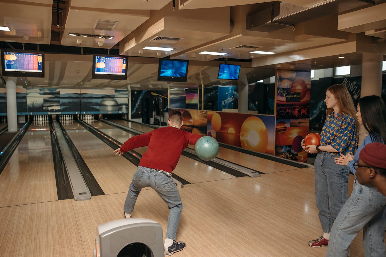 Mamo TCV Sponsors Bowling Event for Teen Klabb again